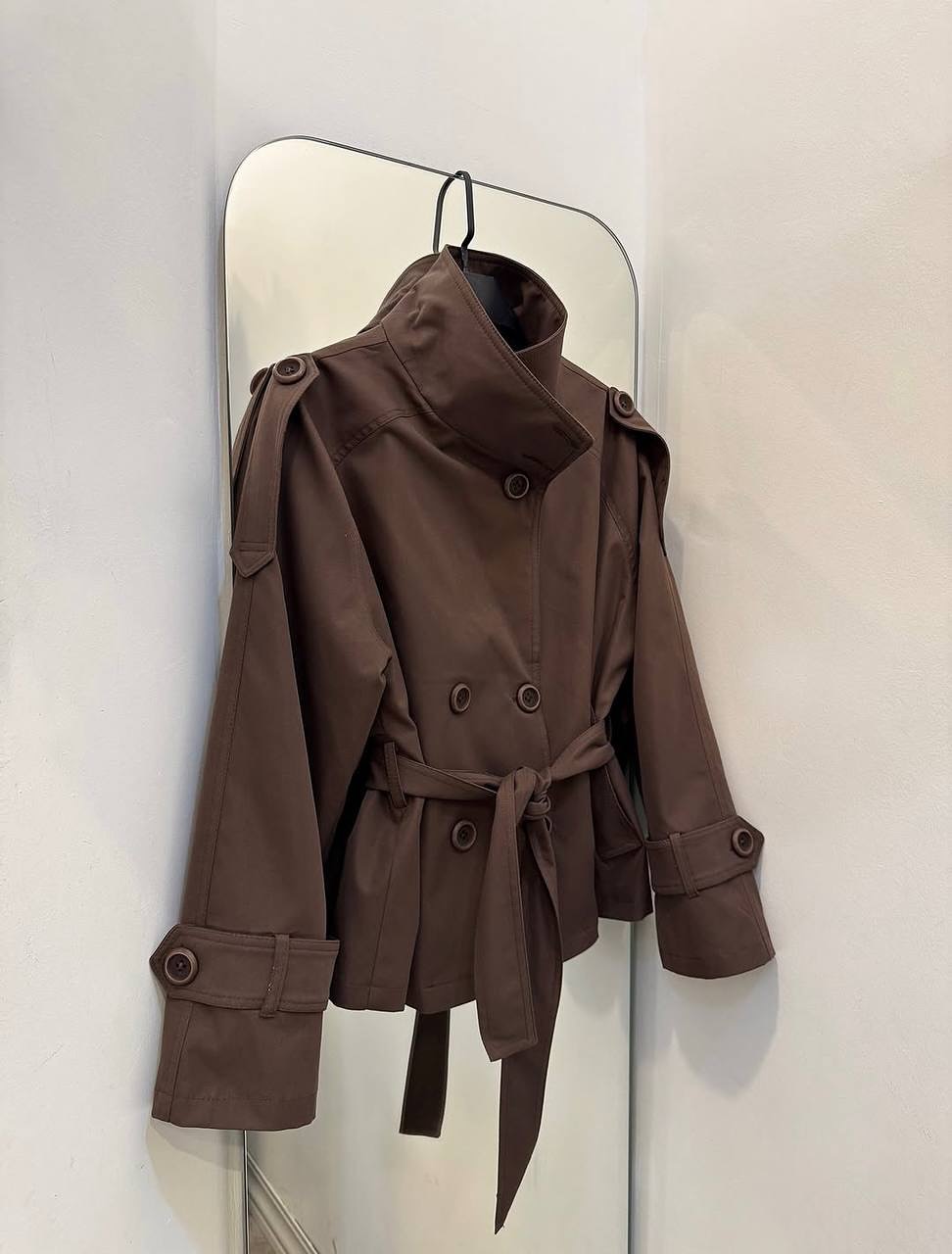 ترنچ کت یقه ایستاده | استایل شیک و رسمی مناسب پاییز